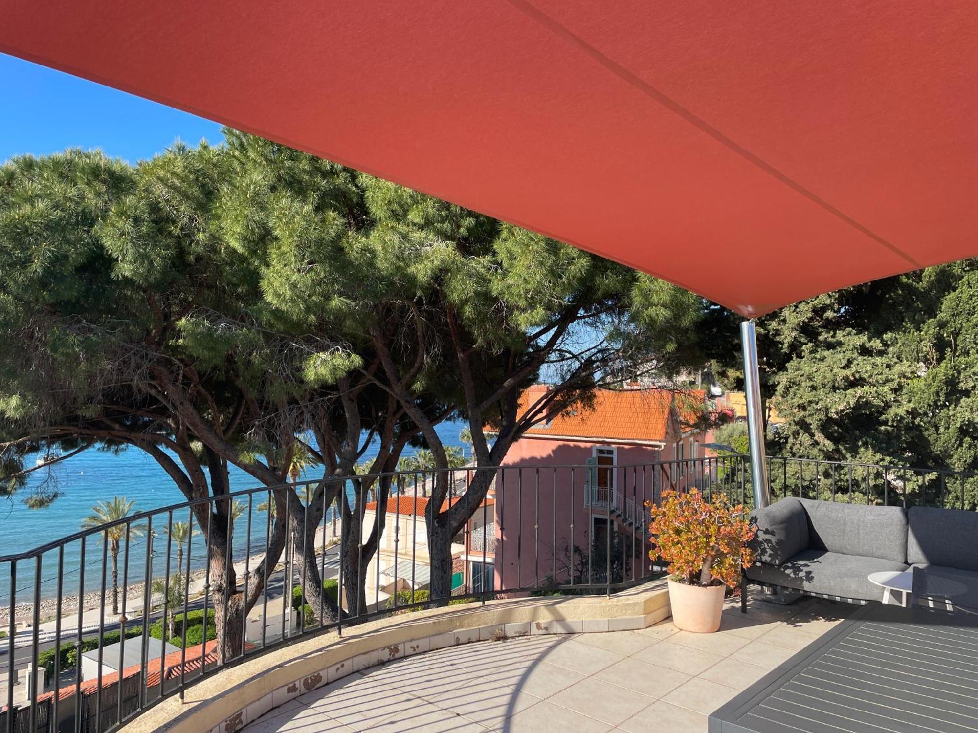 : Tres Bel Avec Grande Terrasse Et Vue Exceptionnelle Sur Appartement *